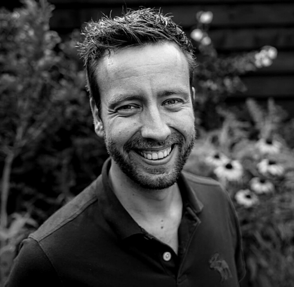 Je collega’s zijn net klanten. Start met experimenteren. Creëer een fanbase. En win!